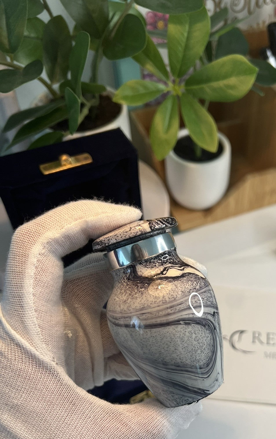 Premium Marble Finish Keepsake Single in Velvet Box for Ashes Adult male - Keepsakes for human ashes adult female - Black/Silver/Gray/Sand
